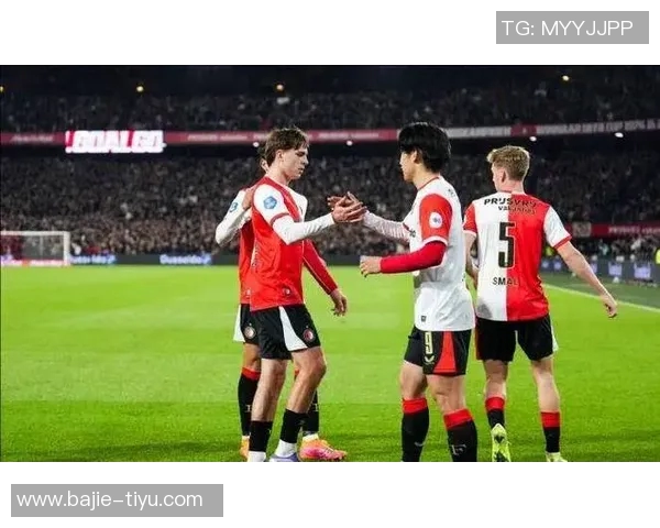 日本队惊险逆转伊东纯也助攻上田绮世补时绝平精彩瞬间